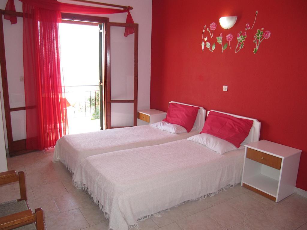 Milka Studios Barbati Habitación foto